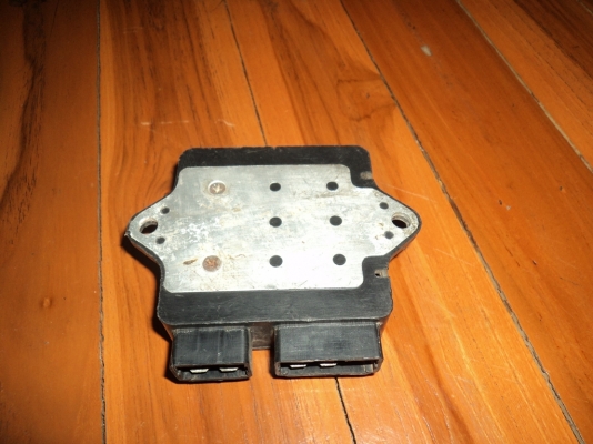 ยังอยู่ครับ  กล่องไฟ CDI ยามาฮ่า XJ-400-750