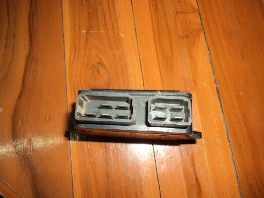 ยังอยู่ครับ  กล่องไฟ CDI ยามาฮ่า XJ-400-750