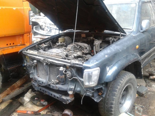 TOYOTA LN56 สี่ประตู เลื่อนช่วงสั้น