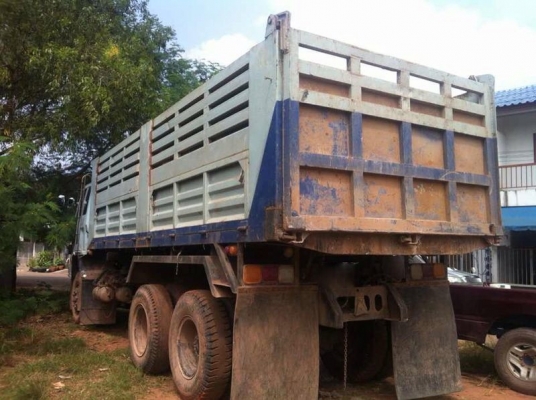 รถอีซูซุ 10 ล้อดั้ม 210 แรงม้า  ( จัมโบ้. )  สนใจติดต่อ 081 - 6079515