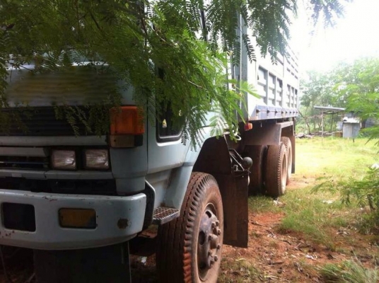 รถอีซูซุ 10 ล้อดั้ม 210 แรงม้า  ( จัมโบ้. )  สนใจติดต่อ 081 - 6079515