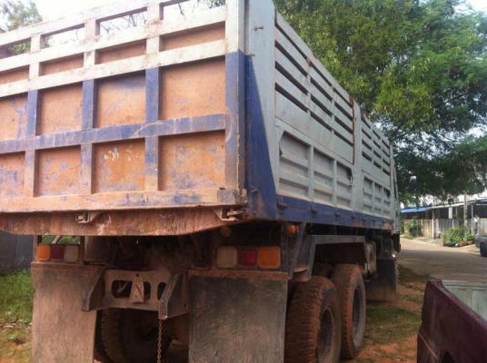 รถอีซูซุ 10 ล้อดั้ม 210 แรงม้า  ( จัมโบ้. )  สนใจติดต่อ 081 - 6079515