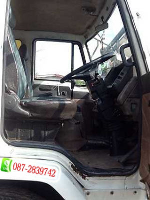 ขาย  รถบรรทุก 6 ล้อ ขนาดใหญ่  ตู้แห้ง 3 บาน