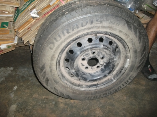 ขายล้ออะไหล่ วีโก้ มากับรถ bridgestone ขอบ 15  ปี 09