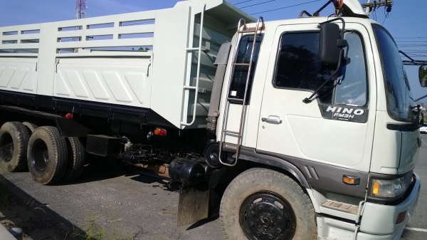 HINO FM3H NLA 195แรง รถห้างแท้เดิมๆ เก็บสีใหม่ เก็บงานใหม่..ให้สภาพดีพร้อมใช้