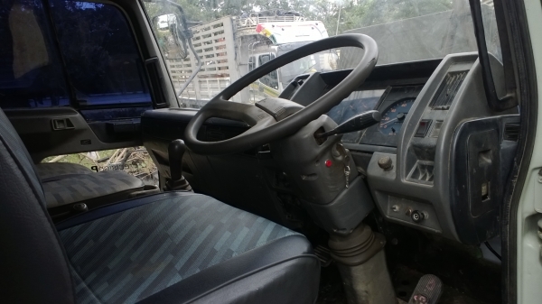 HINO FM3H NLA 195แรง รถห้างแท้เดิมๆ เก็บสีใหม่ เก็บงานใหม่..ให้สภาพดีพร้อมใช้