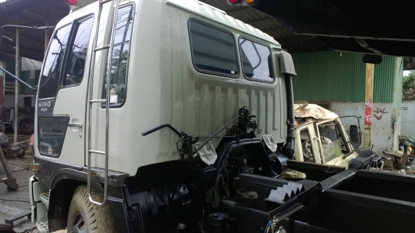 HINO FM3H NLA 195แรง รถห้างแท้เดิมๆ เก็บสีใหม่ เก็บงานใหม่..ให้สภาพดีพร้อมใช้