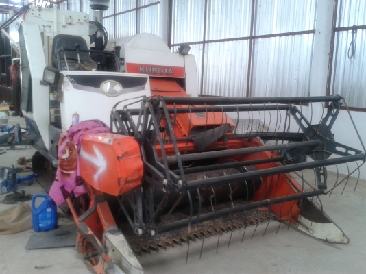 ขายรถเกี่ยวข้าว KUBOTA DC60 สภาพพร้อมใช้