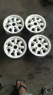 ต้องการขายล้อกล้วยขอบ13" 4 รู 140