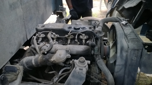 (2คัน) 6ล้อไม่ดั้ม NPR115แรงและ4ล้อNKR88แรง รถห้างแท้..เกียร์สั้้น.