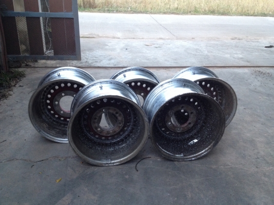 ขายล้อหยดน้ำ 2 ชิ้นแท้ ขอบ 15x8.5 ET10 6/139.7 ออฟลึกๆ เดิมจากยุ่น มี 5 วง