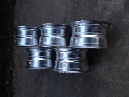 ขายล้อหยดน้ำ 2 ชิ้นแท้ ขอบ 15x8.5 ET10 6/139.7 ออฟลึกๆ เดิมจากยุ่น มี 5 วง