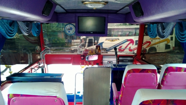 ขายรถบัสปรับอากาศ 6 ล้อ ถุงลม UD ทั้งชุด