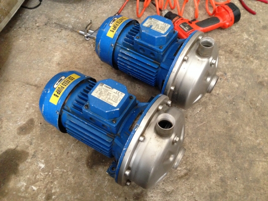 ขายปั้มน้ำหอยโข่งหัวสแตนเลส Ebara 2.5 HP. 380 V เข้า 1.5 นิ้ว ออก 1 นิ้ว สภาพสวย วิ่งนิ่มพร้อมใช้งาน มี 2 ตัวครับ