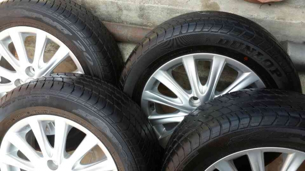 แม็กโตโยต้า วีออส ขอบ15 4รู100 พร้อมยาง 185 60 15 ปี11  มี1ชุด