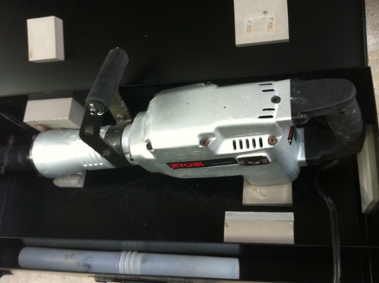 สกัดคอนกรีต RYOBI รุ่น CH-500N 1350W(30mm)รุ่นหนัก 17kg