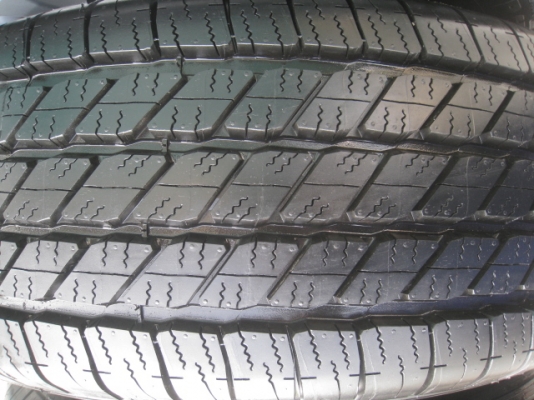 ขายล้อแม็กป้ายแดง Toyota Fortuner 17"x7.5" et30 6รู139.7+ ยางปี2213 สนใจติดต่อเล็กคลองสามครับ (081-3747940) ออกจากศูนย์ถอดเลยครับ