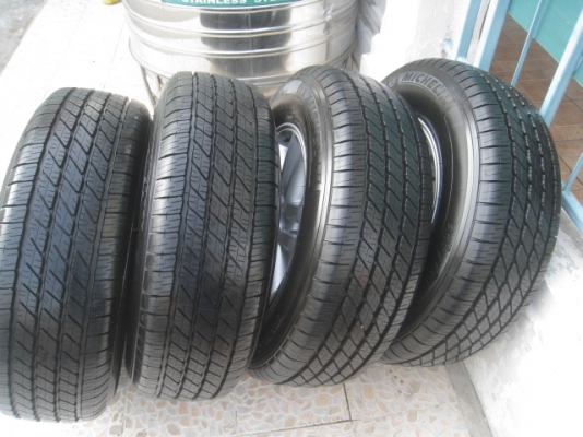 ขายล้อแม็กป้ายแดง Toyota Fortuner 17"x7.5" et30 6รู139.7+ ยางปี2213 สนใจติดต่อเล็กคลองสามครับ (081-3747940) ออกจากศูนย์ถอดเลยครับ