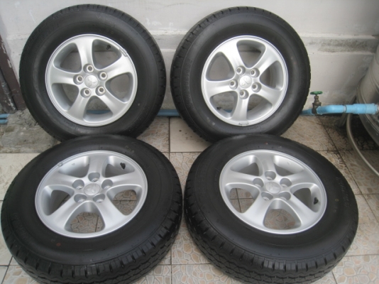 ขายล้อแม็ก Mitsu Triton ป้ายแดง 15"x6" et46 5รู114.3 +ยางยางผลิตสัปดาห์ที่ 30 ปี13  สนใจติดต่อเล็กคลองสามครับ (081-3747940)