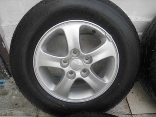 ขายล้อแม็ก Mitsu Triton ป้ายแดง 15"x6" et46 5รู114.3 +ยางยางผลิตสัปดาห์ที่ 30 ปี13  สนใจติดต่อเล็กคลองสามครับ (081-3747940)