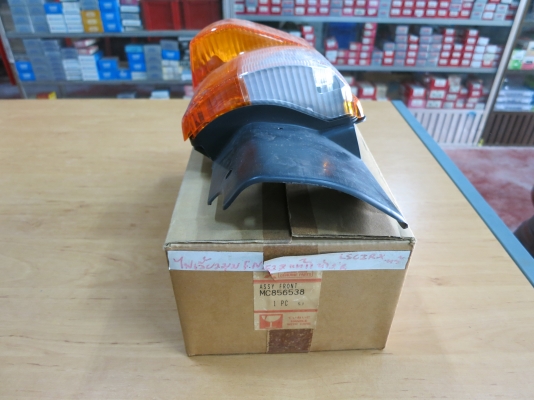 ไฟเลี้ยวมุม มิตซูบิชิ FN527 ข้างขวา แท้ห้าง ขายถูกๆครับ ไฟเลี้ยวมุม มิตซูบิชิ FN527 ข้างขวา แท้ห้าง ขายถูกๆครับ