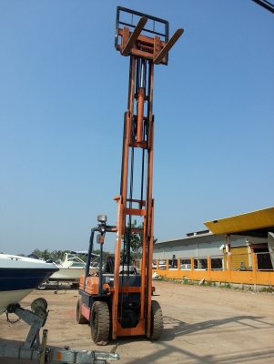 ขายรถโฟ๊คลิฟ Toyota รุ่น5 2ตัน8 เครื่องดีเซล งาสไล้ เสาสูง