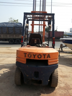 ขายรถโฟ๊คลิฟ Toyota รุ่น5 2ตัน8 เครื่องดีเซล งาสไล้ เสาสูง ขายรถโฟ๊คลิฟ Toyota รุ่น5 2ตัน8 เครื่องดีเซล งาสไล้ เสาสูง