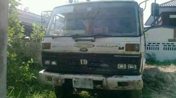 ขายรถบรรทุก10ล้อNISUN UD 2เพลาดั้ม เครื่องHO7C 185แรง มีสโลส์กลาง เครื่องดี คัสชีส์สวย รถใช้งานได้ ขายตามสภาพครับ