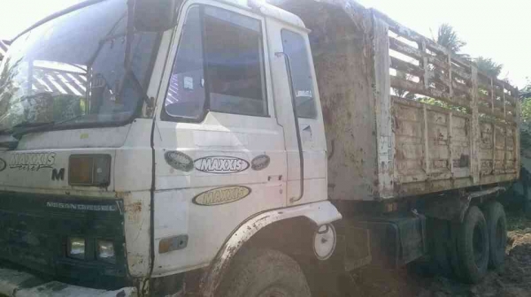 ขายรถบรรทุก10ล้อNISUN UD 2เพลาดั้ม เครื่องHO7C 185แรง มีสโลส์กลาง เครื่องดี คัสชีส์สวย รถใช้งานได้ ขายตามสภาพครับ