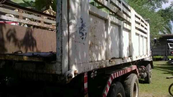 ขาย10ล้อ1เพลา HINO F18 ดั้ม เครื่อง185 เดิม เกียร์เดิม ครับ