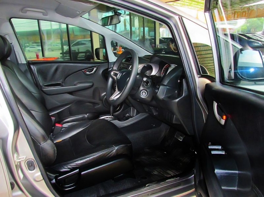 HONDA - JAZZ - i-VTEC 1.5 AT ปี2009 HONDA - JAZZ - i-VTEC 1.5 AT ปี2009