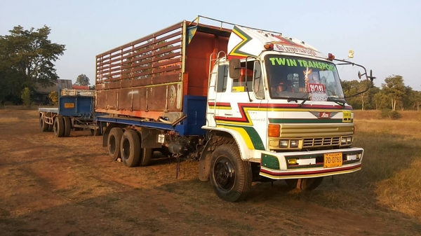 ***ขายแล้วครับขอบคุณ Truck2hand าย10ล้อพื้นเรียบ พ่วง แม่+ลูก HINO KT925 เพลาเดียว วางเครื่องHO6C Turbo วางหัวF17(ลงเล่มครบ) เครื่องแน่น แรงดี ช่วงล่างคัสซีดีไม่ปะไม่ดาม พื้นเรียบตกเหล็กพื้นเหล็กสภาพดีไม่ผุ ยางดี10เส้น หัวเก๋งดีไม่ผุ คอนโซลครบ เบรคลม ลูก