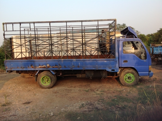 ขาย UD ติดเครน และ isuzu ช่วงยาว ทั้งคู่ 1000000 ด่วนๆ