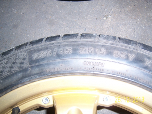 แม็ก 18 สวยๆ6รู พร้อมยางปี12  225 45 18
