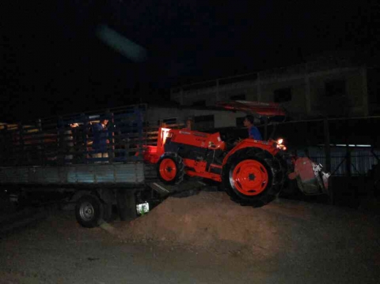 ปัญญาแทรคเตอร์มาแล้ว...จัดมาให้ครับ รีบโดยด่วน.คูโบต้า L4508 พร้อมใบมีดตราช้าง โรตาลี่ตราช้าง เล่มทะเบียนพร้อม จัดส่ง อ.คง จ. นครราชสีมา