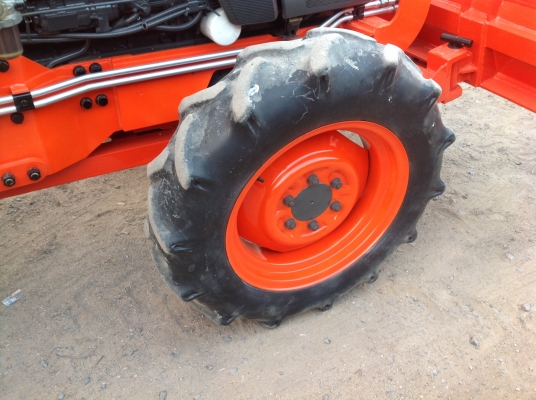 ปัญญาแทรคเตอร์มาแล้ว...จัดมาให้ครับ รีบโดยด่วน.คูโบต้า L4508 พร้อมใบมีดตราช้าง โรตาลี่ตราช้าง เล่มทะเบียนพร้อม จัดส่ง อ.คง จ. นครราชสีมา