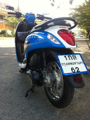 ขาย Honda Scoopy i โฉมใหม่ น้ำเงิน-ขาว ปี 2556(รถ8เดือน) ราคา 26,500บาท ถูกมากอย่าคิดนาน