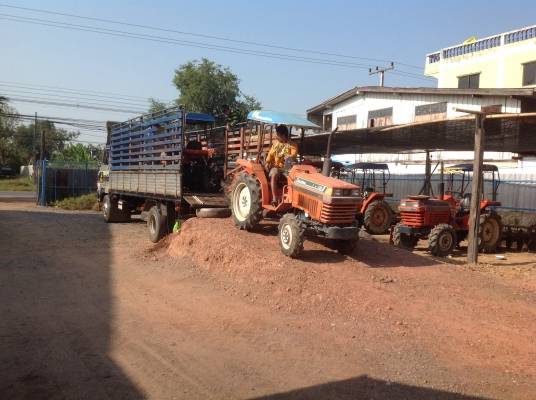 ปัญญาแทรคเตอร์มาแล้ว...จัดมาให้ครับ คูโบต้า L1-18 พร้อมผาน ตามสภาพ จัดส่ง อ.เปือยน้อย จ.ขอนแก่น