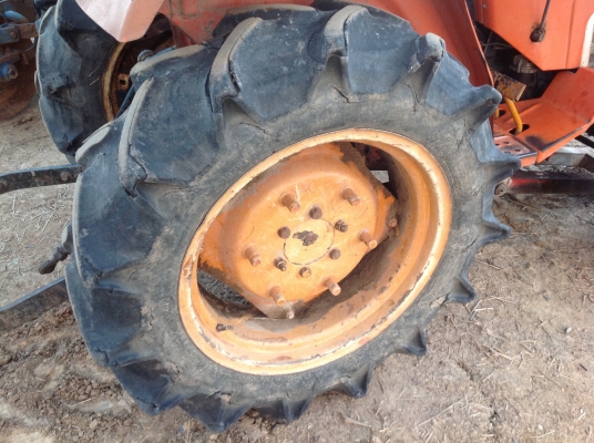 ปัญญาแทรคเตอร์มาแล้ว...จัดมาให้ครับ คูโบต้า L 2402 DT  พร้อม ใบมีด