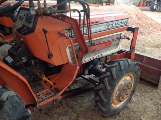 ปัญญาแทรคเตอร์มาแล้ว...จัดมาให้ครับ คูโบต้า L 2402 DT  พร้อม ใบมีด