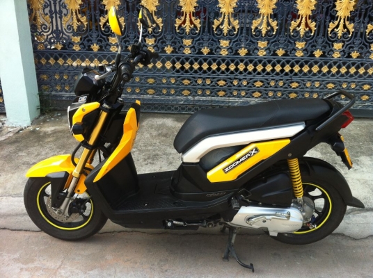 ขาย Honda Zoomer-x สีเหลือง ปี 2556 (รถ7เดือน) ราคา 37,500บาทครับต่อรองได้