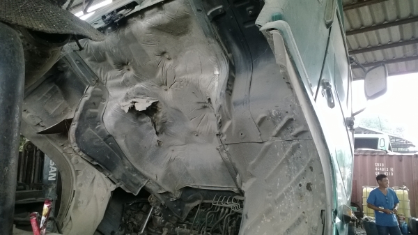 HINO PROFIA  HH341 สิบล้อหัวลาก2เพลา ขายตามสภาพ ไม่มีเครื่อง..ล้อมีครบ เล่มพร้อมภาษีไม่ขาด..หัวสวยมาก.