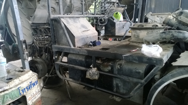 HINO PROFIA  HH341 สิบล้อหัวลาก2เพลา ขายตามสภาพ ไม่มีเครื่อง..ล้อมีครบ เล่มพร้อมภาษีไม่ขาด..หัวสวยมาก.