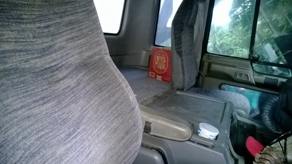 HINO PROFIA  HH341 สิบล้อหัวลาก2เพลา ขายตามสภาพ ไม่มีเครื่อง..ล้อมีครบ เล่มพร้อมภาษีไม่ขาด..หัวสวยมาก.