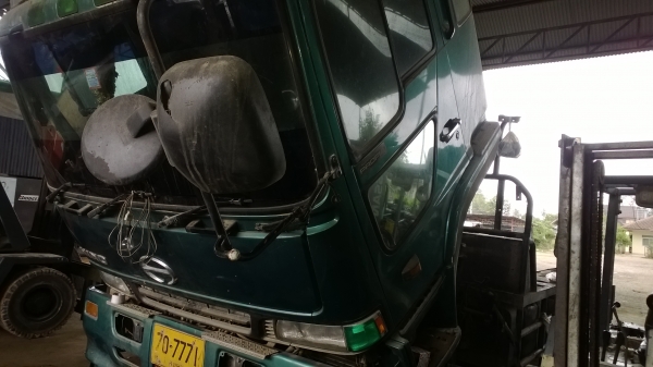 HINO PROFIA  HH341 สิบล้อหัวลาก2เพลา ขายตามสภาพ ไม่มีเครื่อง..ล้อมีครบ เล่มพร้อมภาษีไม่ขาด..หัวสวยมาก.