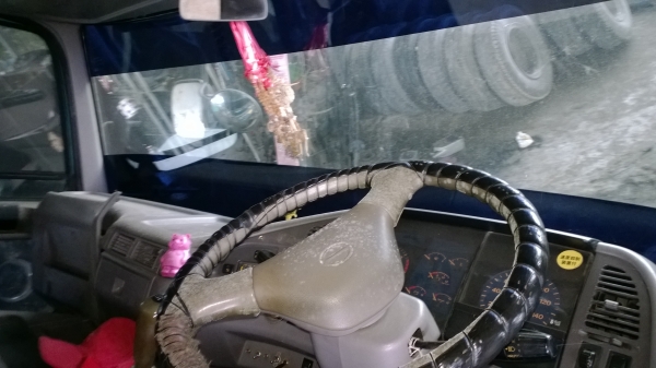 HINO PROFIA  HH341 สิบล้อหัวลาก2เพลา ขายตามสภาพ ไม่มีเครื่อง..ล้อมีครบ เล่มพร้อมภาษีไม่ขาด..หัวสวยมาก.