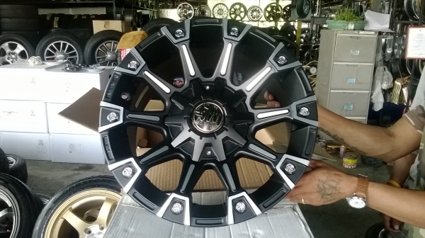 ล้ออ๊อฟโลดกว้าง8นิ้วET 0 ชุดละ18500 ล้ออ๊อฟโลดกว้าง8นิ้วET 0 ชุดละ18500