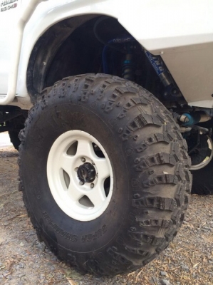 ขายยาง super swamper IROK 39.5ดอกเต็ม หนวดยางยังอยู่ พร้อมล้อ BRADLEY