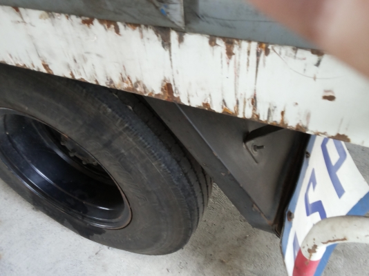 6 ล้อใหญ่ ตู้ 6 บาน Izuzu NMR 130 แรงม้า ปี51 6 ล้อใหญ่ ตู้ 6 บาน Izuzu NMR 130 แรงม้า ปี51