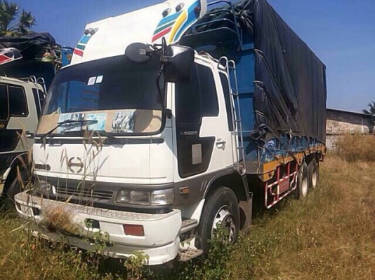 รถฮีโน่ 10 ล้อ รั่ว F17 เปลื่ยนเครื่อง 195 แรงม้า. สนใจติดต่อ 081 - 6079515